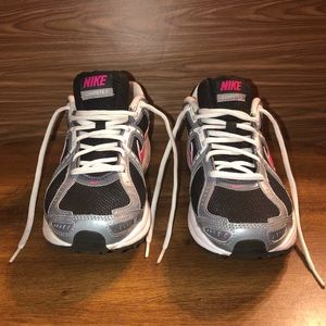 Women’s Nike Compete 2. Black & Pink. Size 11